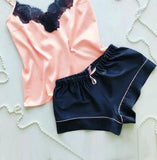 Two-piece satin pajama with lace from the chest