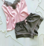 Two-piece satin pajama with lace from the chest