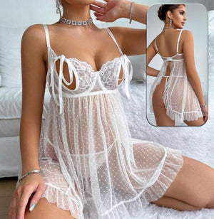 Lingerie made of dotted chiffon with lace at the chest and ruffles around the tail - open back