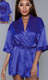 Short robe made of satin