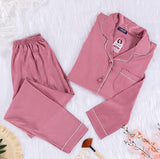 Two-piece pajamas made of satin