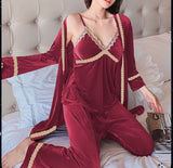 Three-piece pajama made of velvet with lace edges