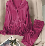 Two-piece pajama made of velvet with lace edges