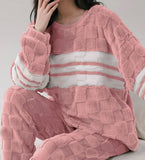 Two-piece pajamas made of fur