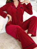 Two-piece pajamas made of corduroy