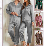 Two-piece pajamas made of satin