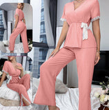 Two-piece butter pajama - with elastic in the middle - with lace at the end of the sleeves and the pants